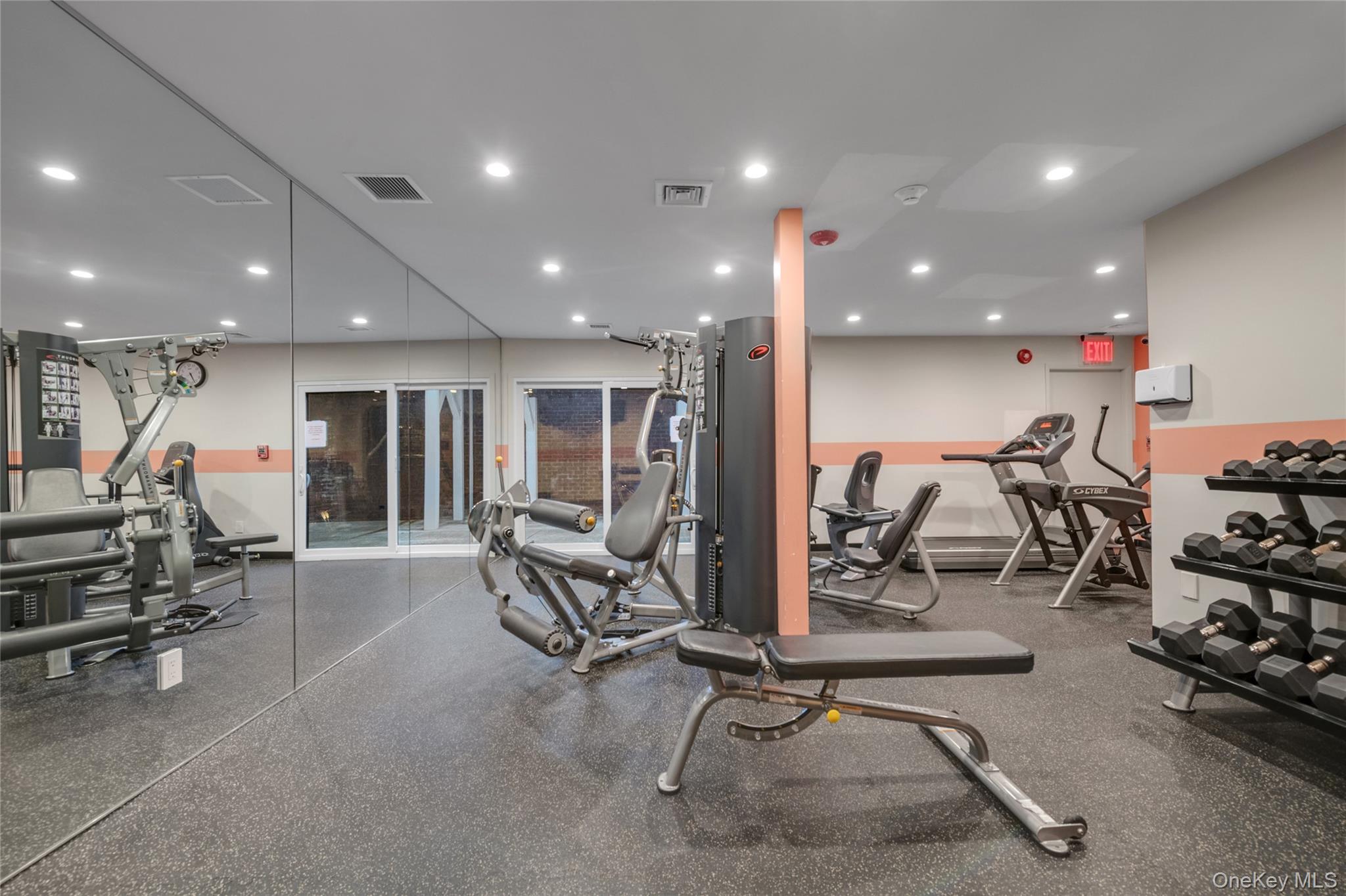 115 Eagles Crescent Unit: 115