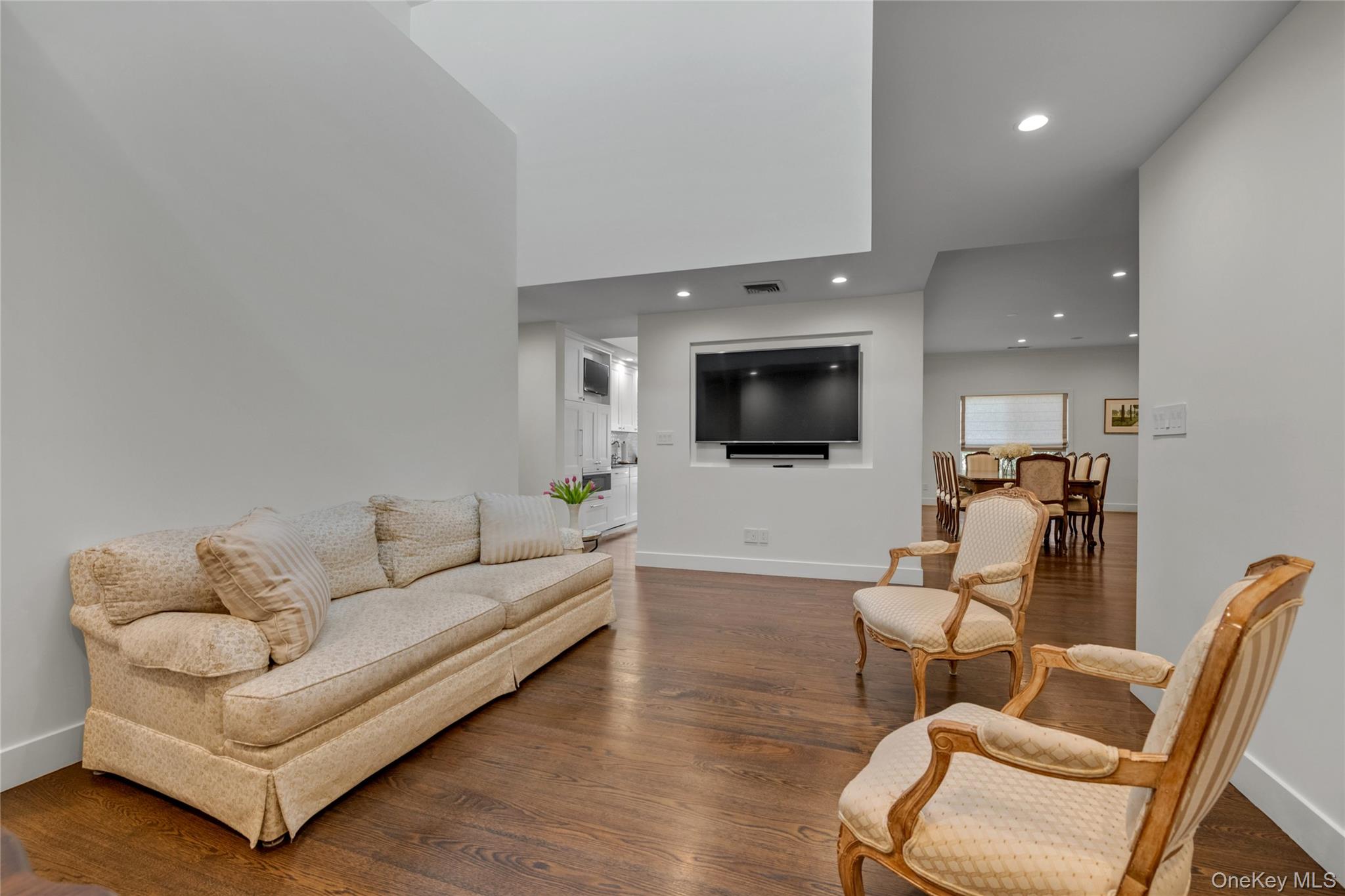 115 Eagles Crescent Unit: 115