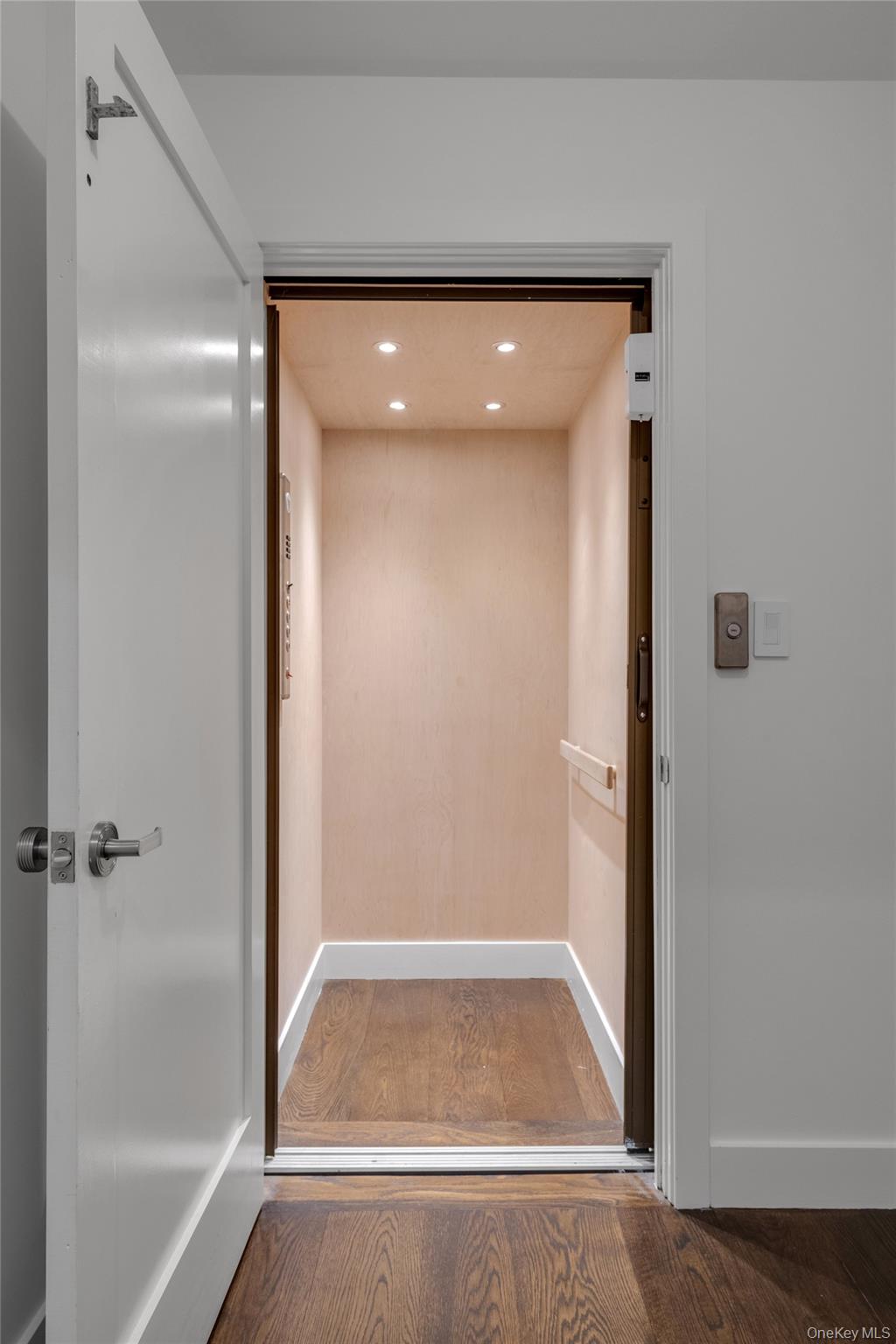 115 Eagles Crescent Unit: 115