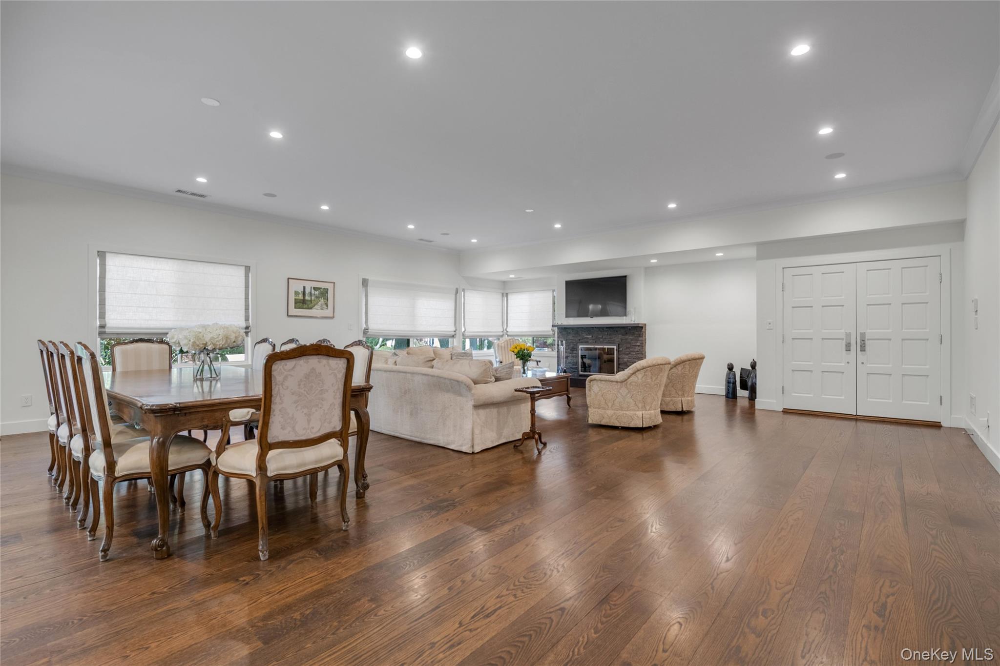 115 Eagles Crescent Unit: 115