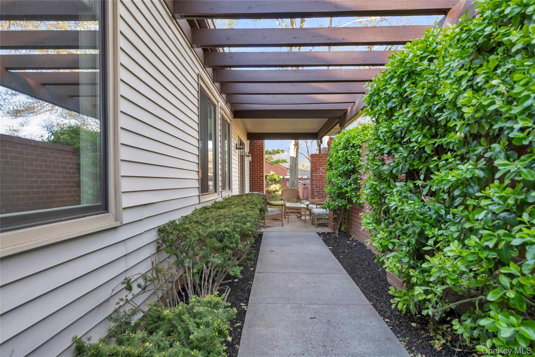115 Eagles Crescent Unit: 115