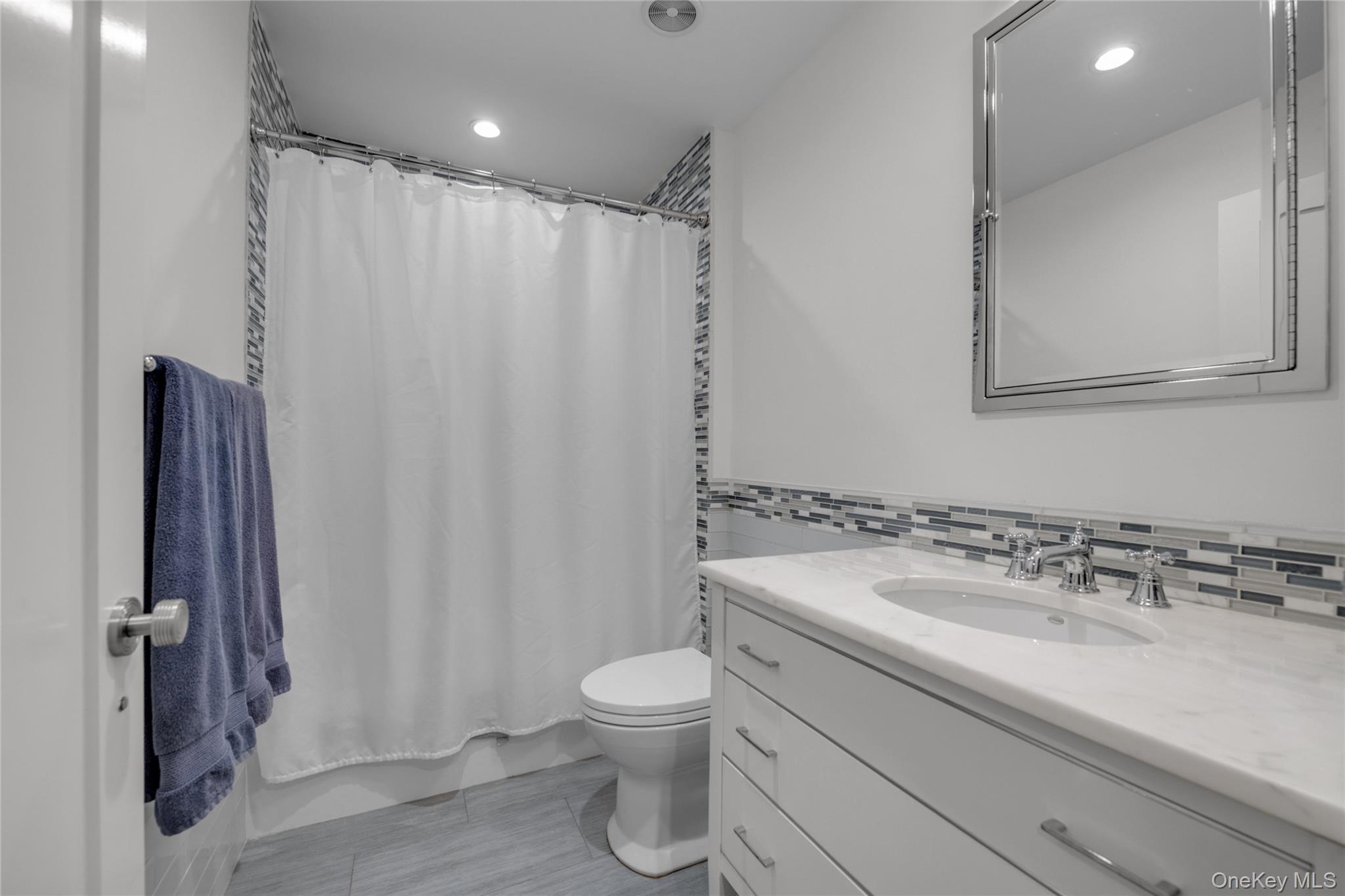 115 Eagles Crescent Unit: 115