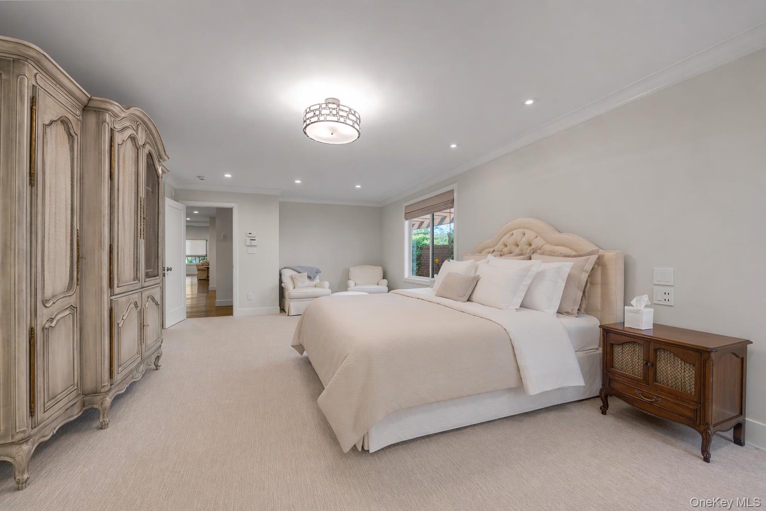 115 Eagles Crescent Unit: 115