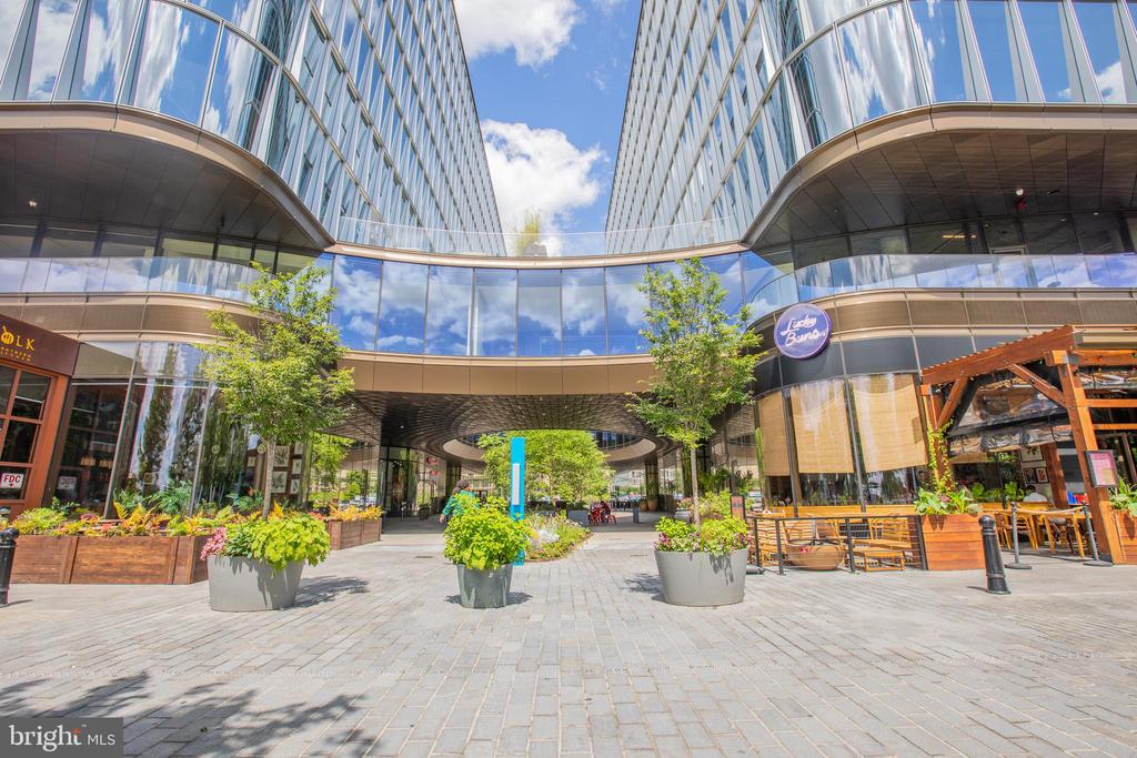 601 WHARF ST SW #204