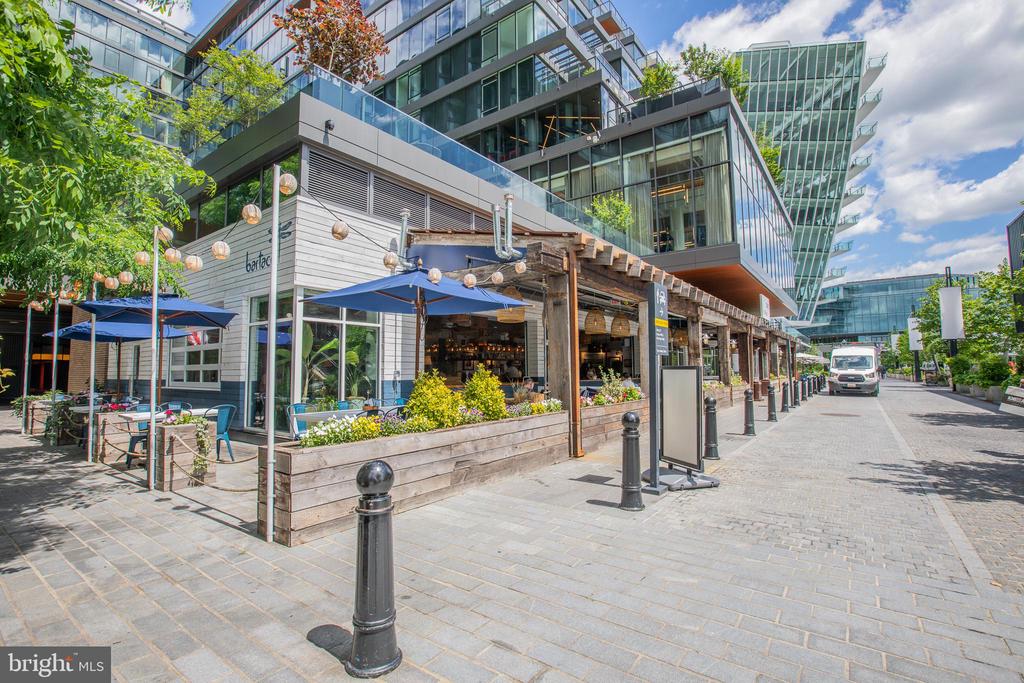 601 WHARF ST SW #204