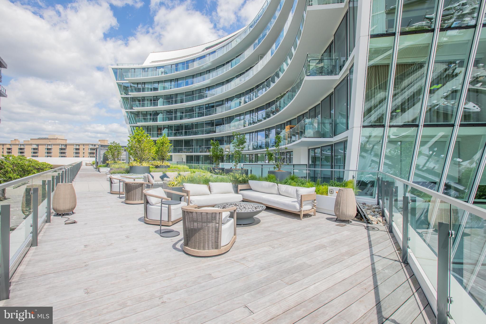 601 WHARF ST SW #204