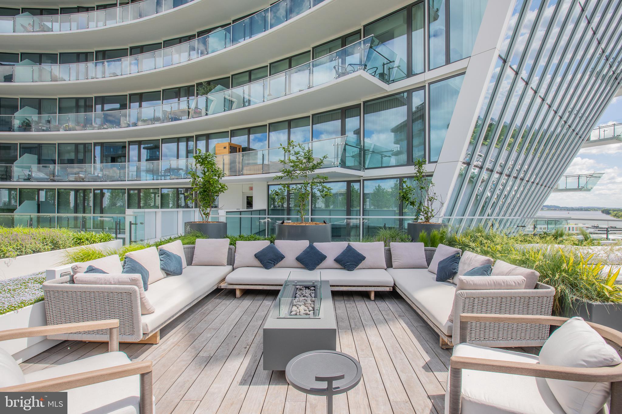 601 WHARF ST SW #204