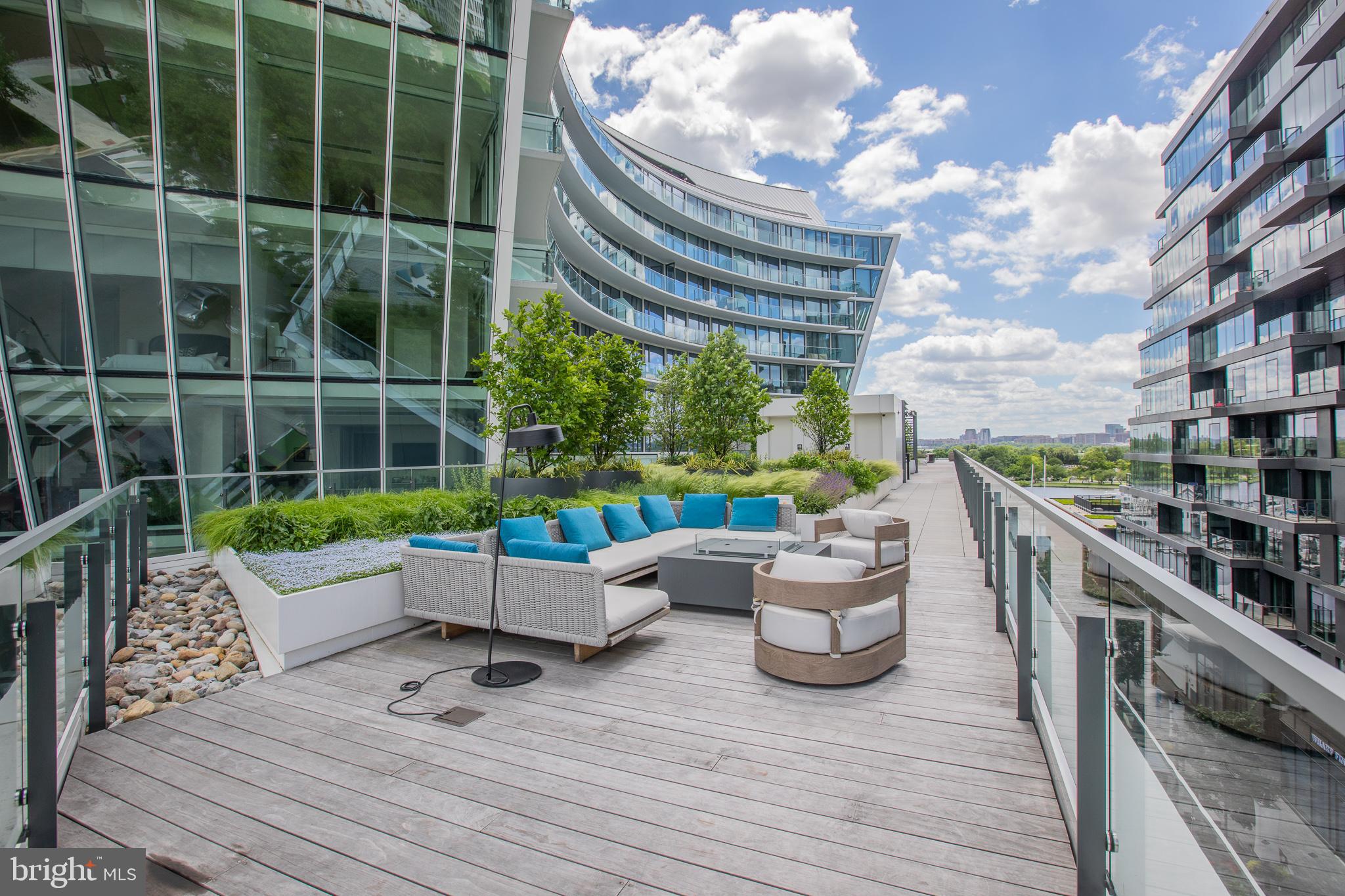 601 WHARF ST SW #204