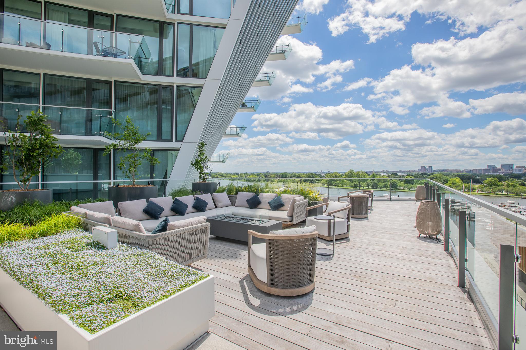 601 WHARF ST SW #204