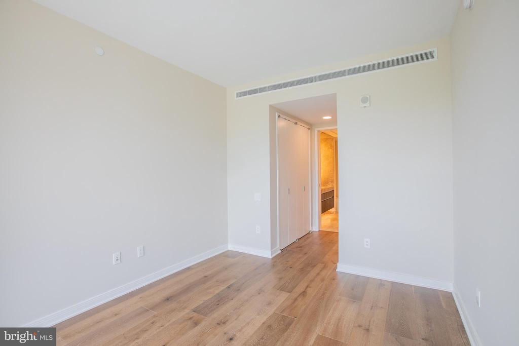 601 WHARF ST SW #204