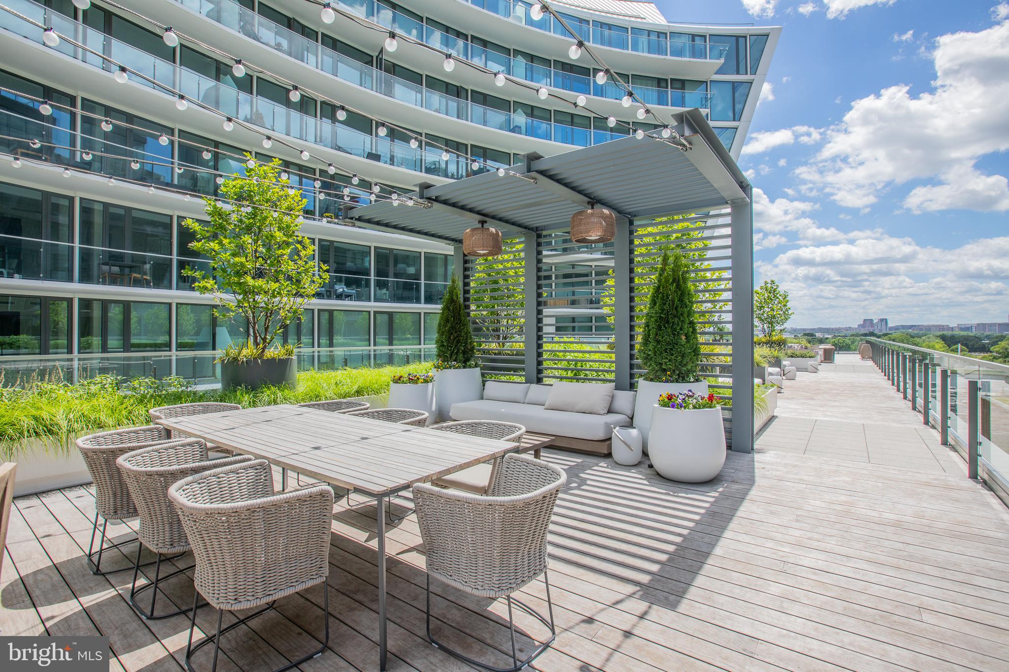 601 WHARF ST SW #204