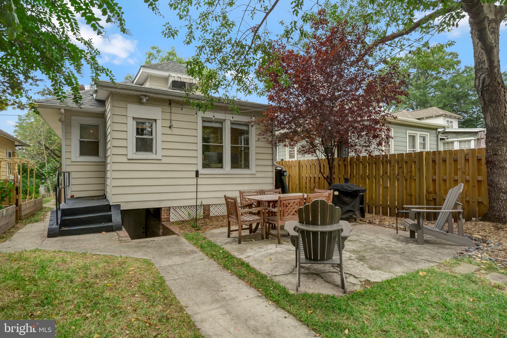 3003 10TH STREET NE