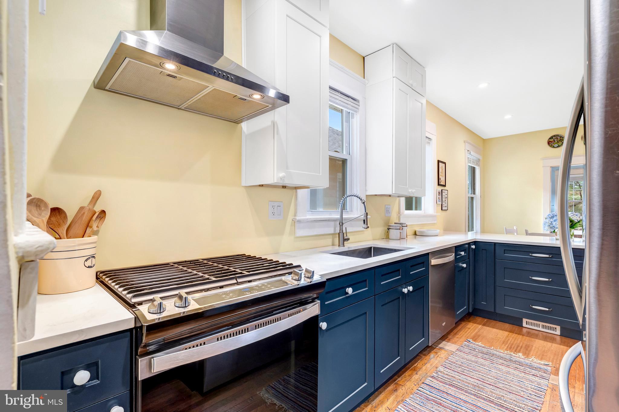 3003 10TH STREET NE