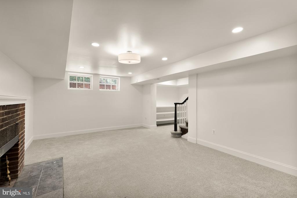 7325 16TH STREET NW