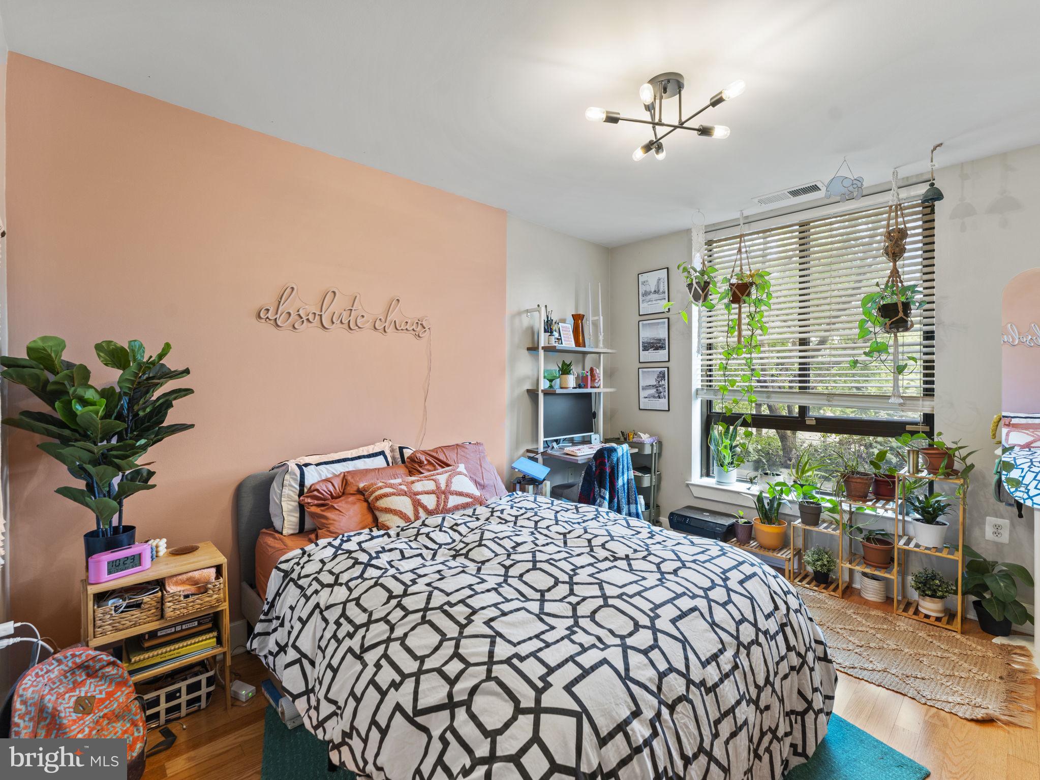 1200 N Hartford St #109