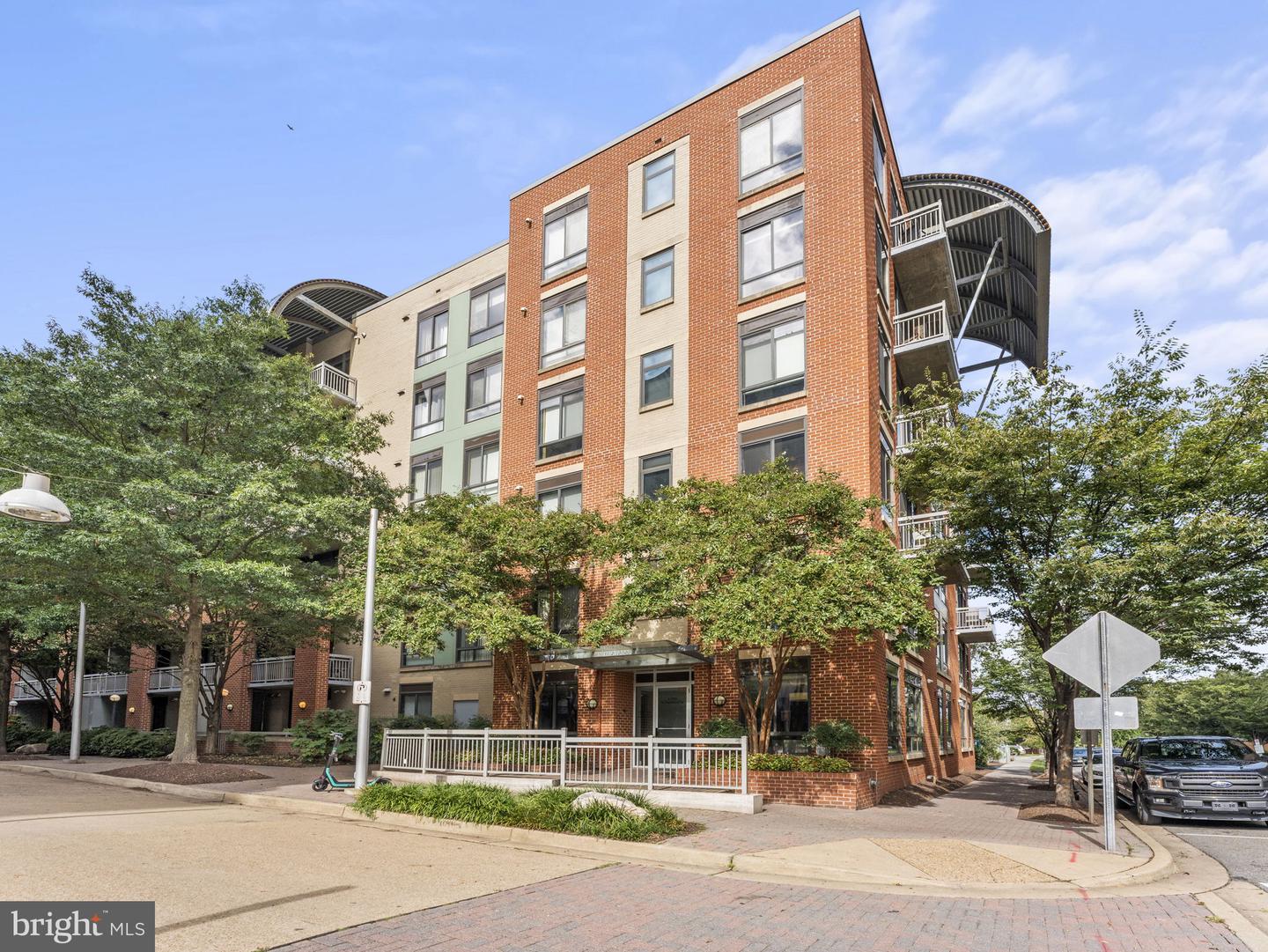 1200 N Hartford St #109