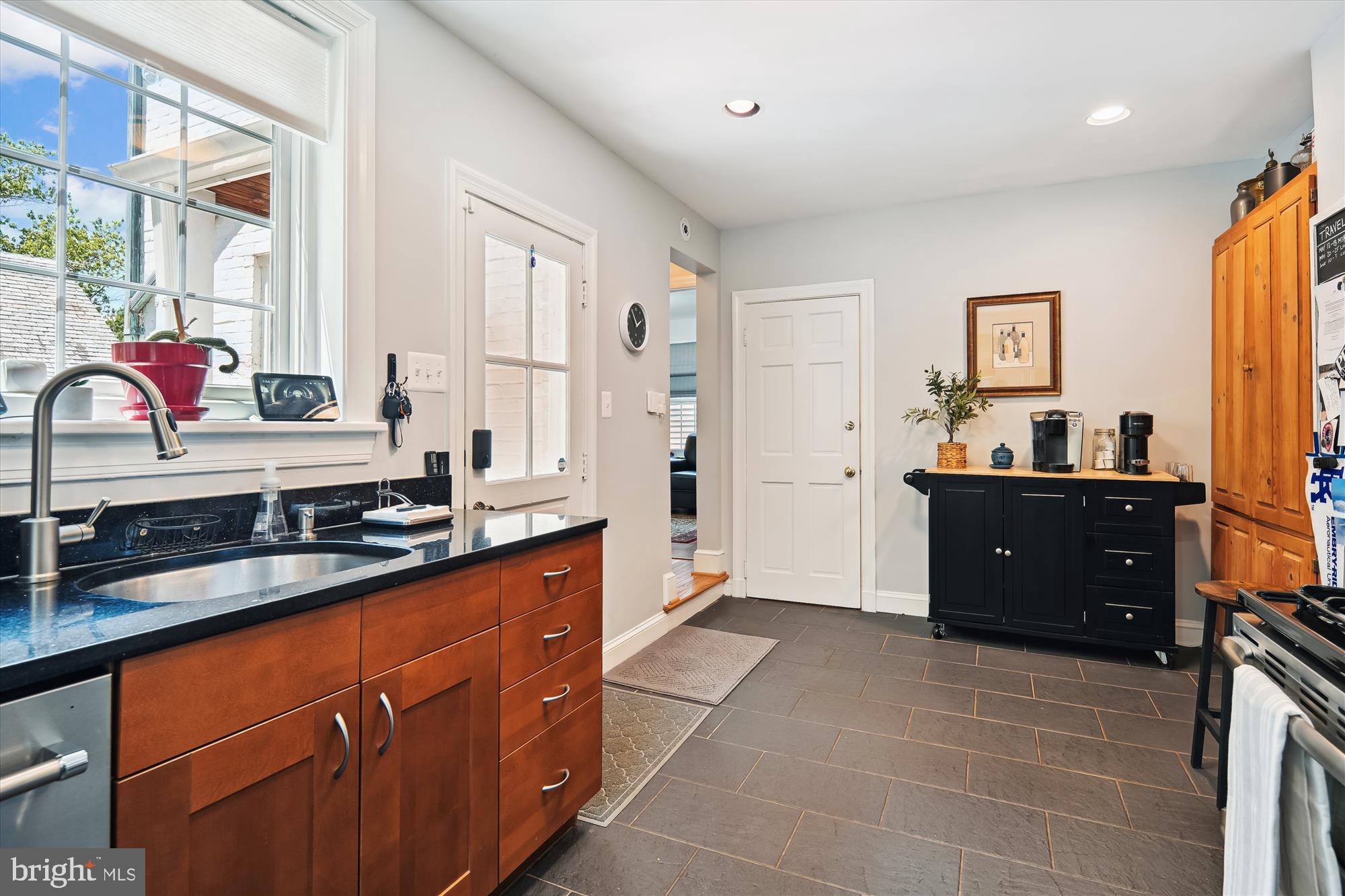 1802 N WAKEFIELD STREET