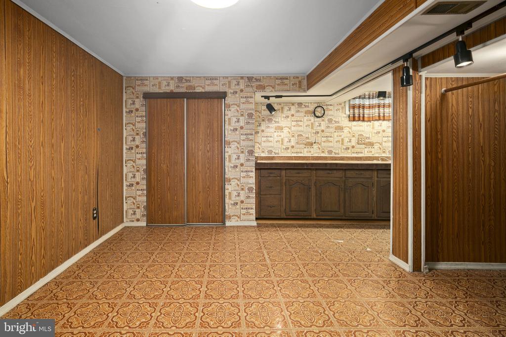 2514 S WALTER REED DRIVE 5