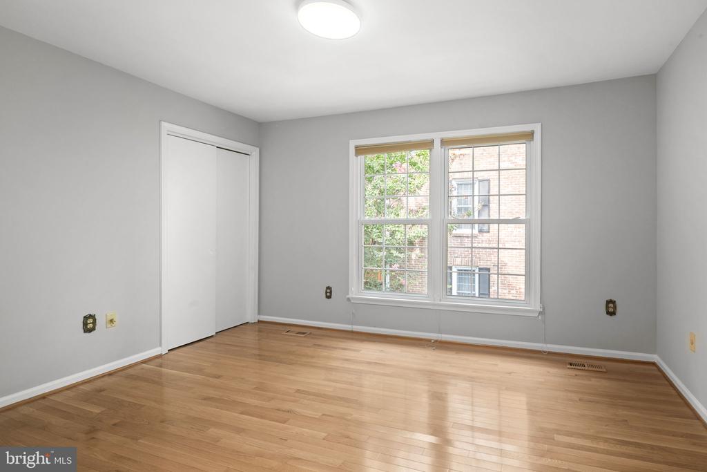 2514 S WALTER REED DRIVE 5