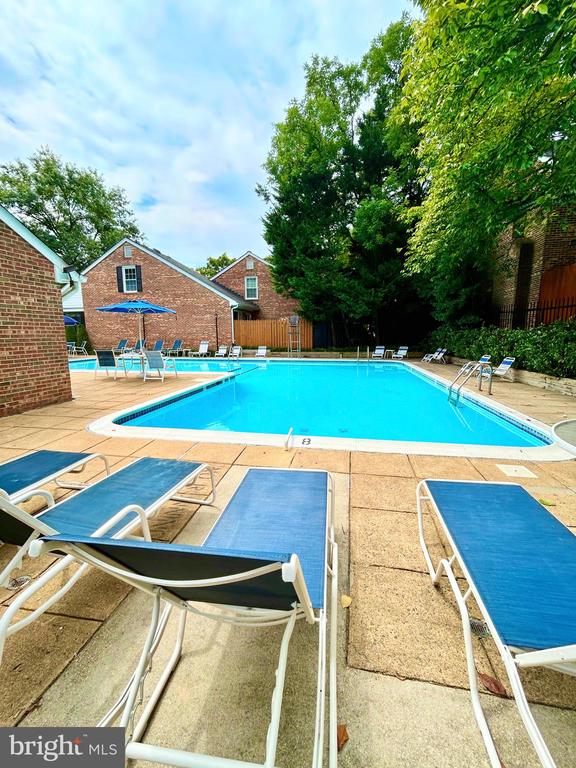 2514 S WALTER REED DRIVE 5