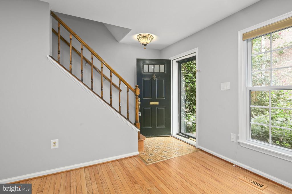 2514 S WALTER REED DRIVE 5