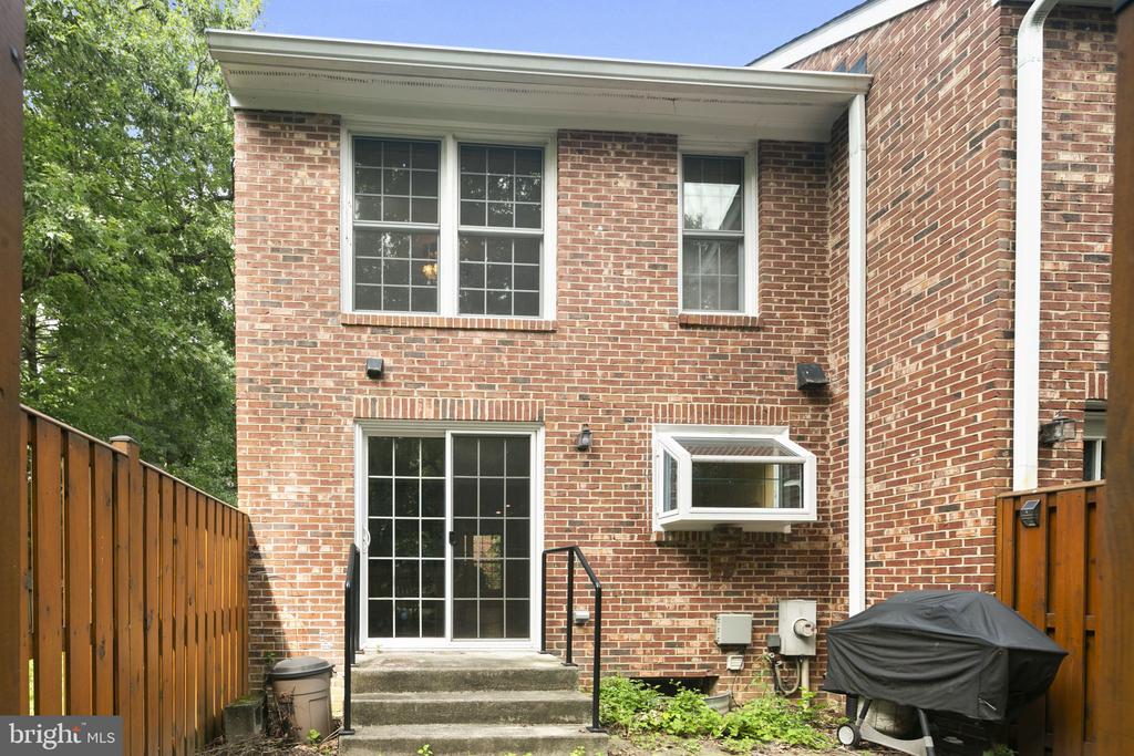 2514 S WALTER REED DRIVE 5
