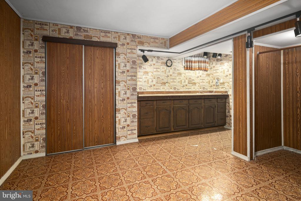 2514 S WALTER REED DRIVE 5