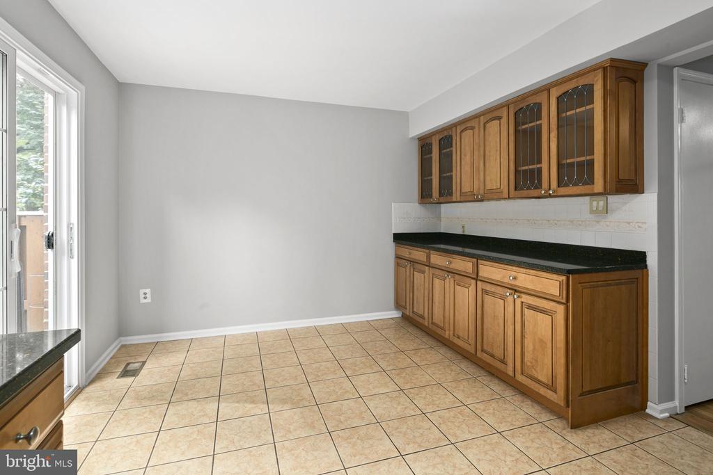 2514 S WALTER REED DRIVE 5