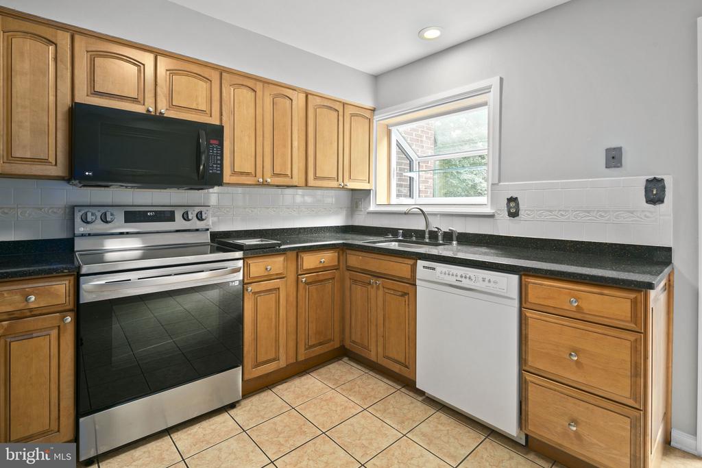 2514 S WALTER REED DRIVE 5
