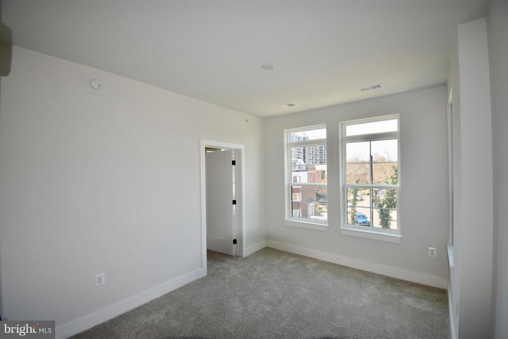 1411 KEY BLVD #604