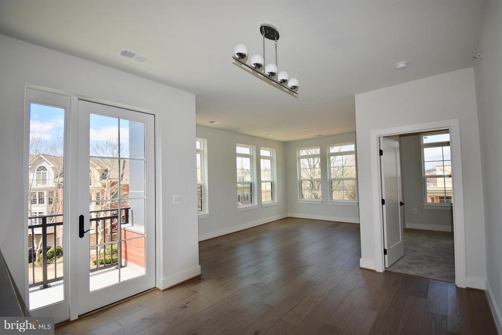 1411 KEY BLVD #604