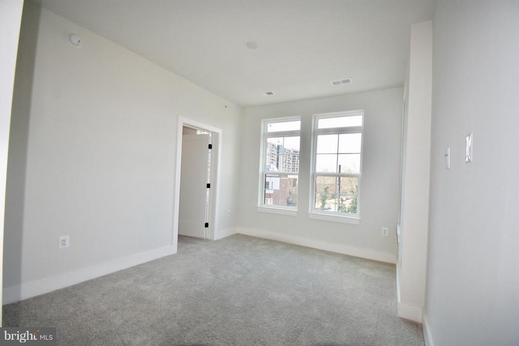 1411 KEY BLVD #604