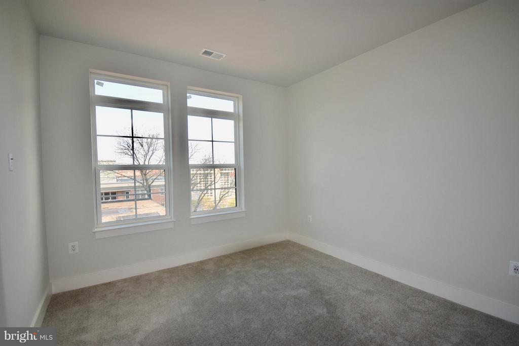 1411 KEY BLVD #604