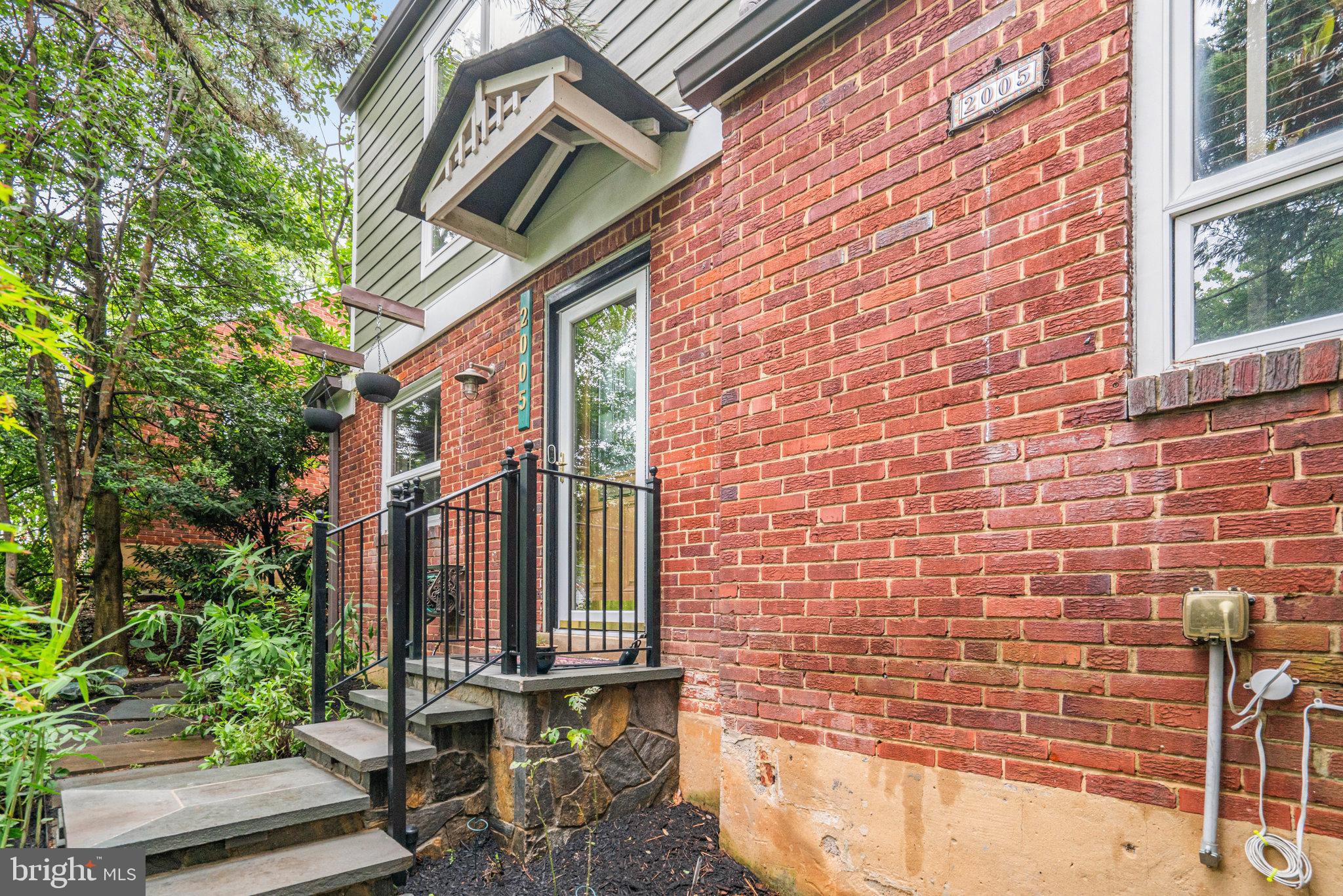 2005 S QUINCY STREET