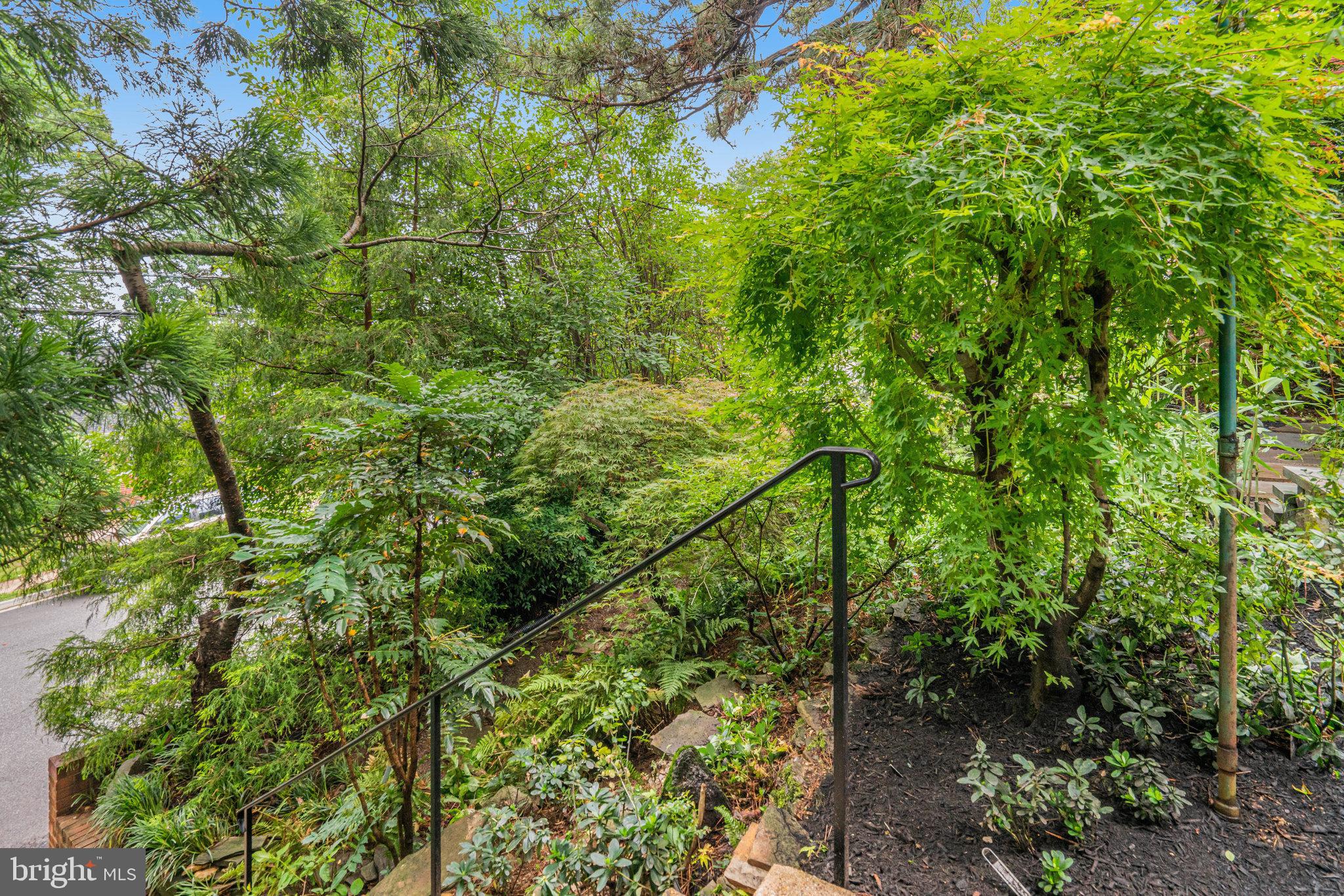 2005 S QUINCY STREET