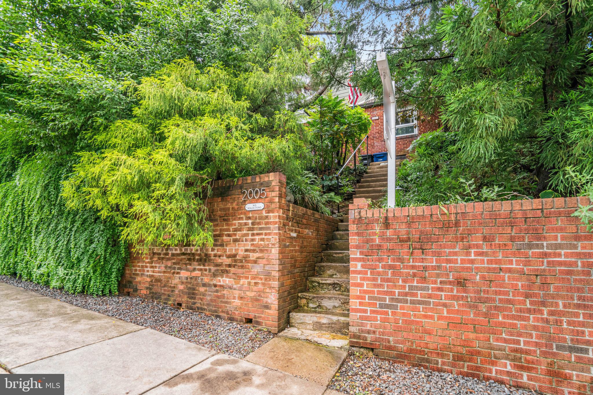 2005 S QUINCY STREET