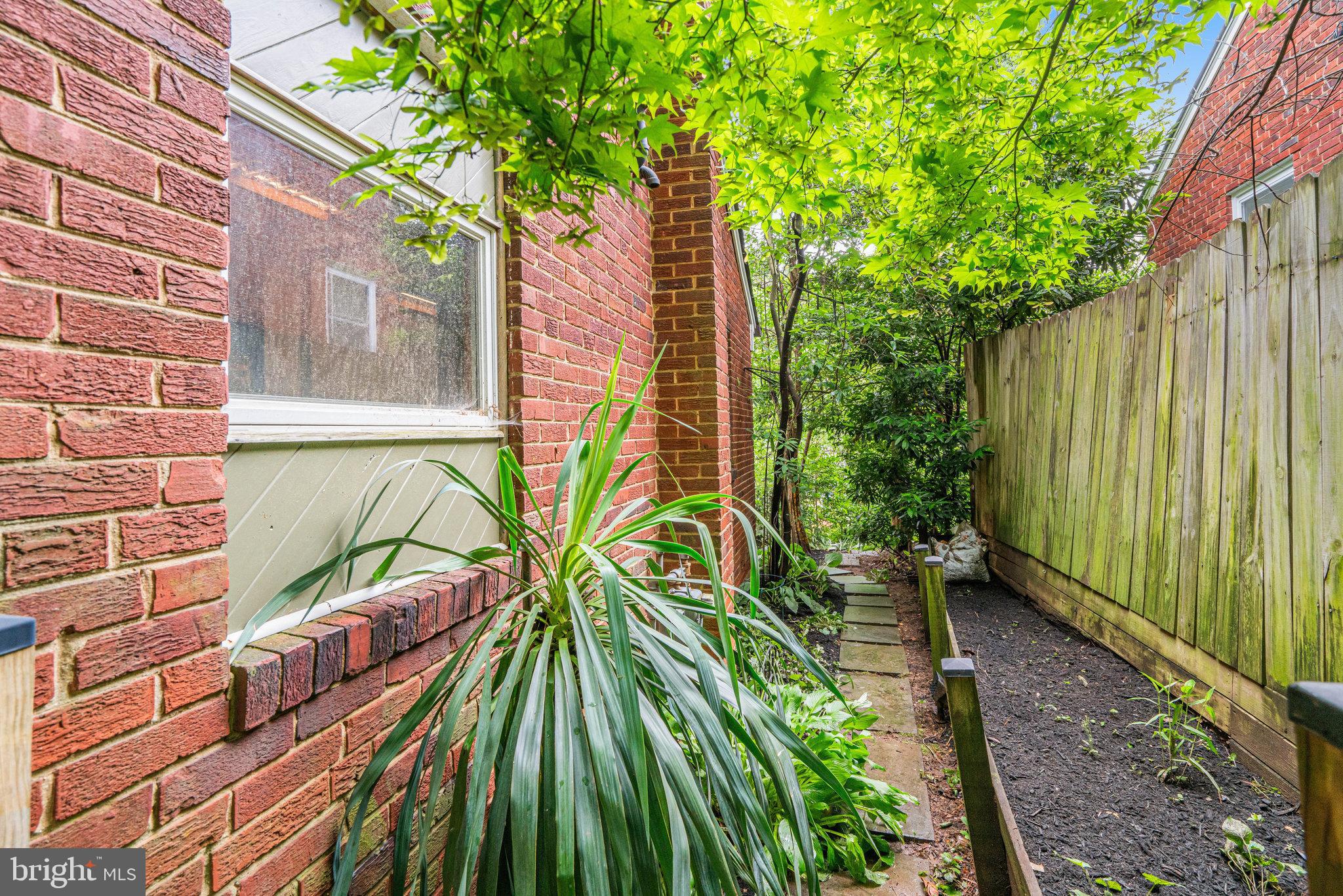 2005 S QUINCY STREET