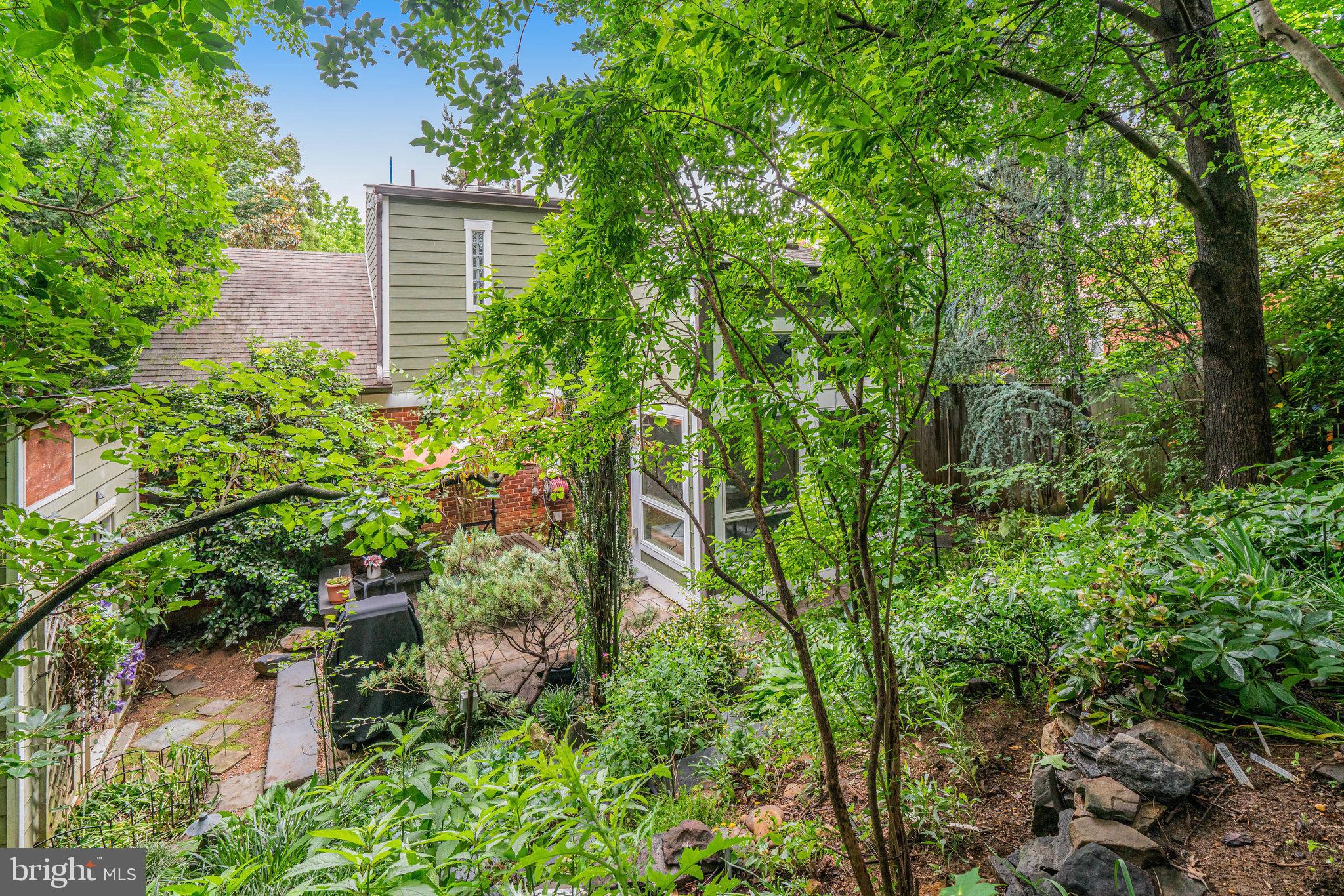 2005 S QUINCY STREET