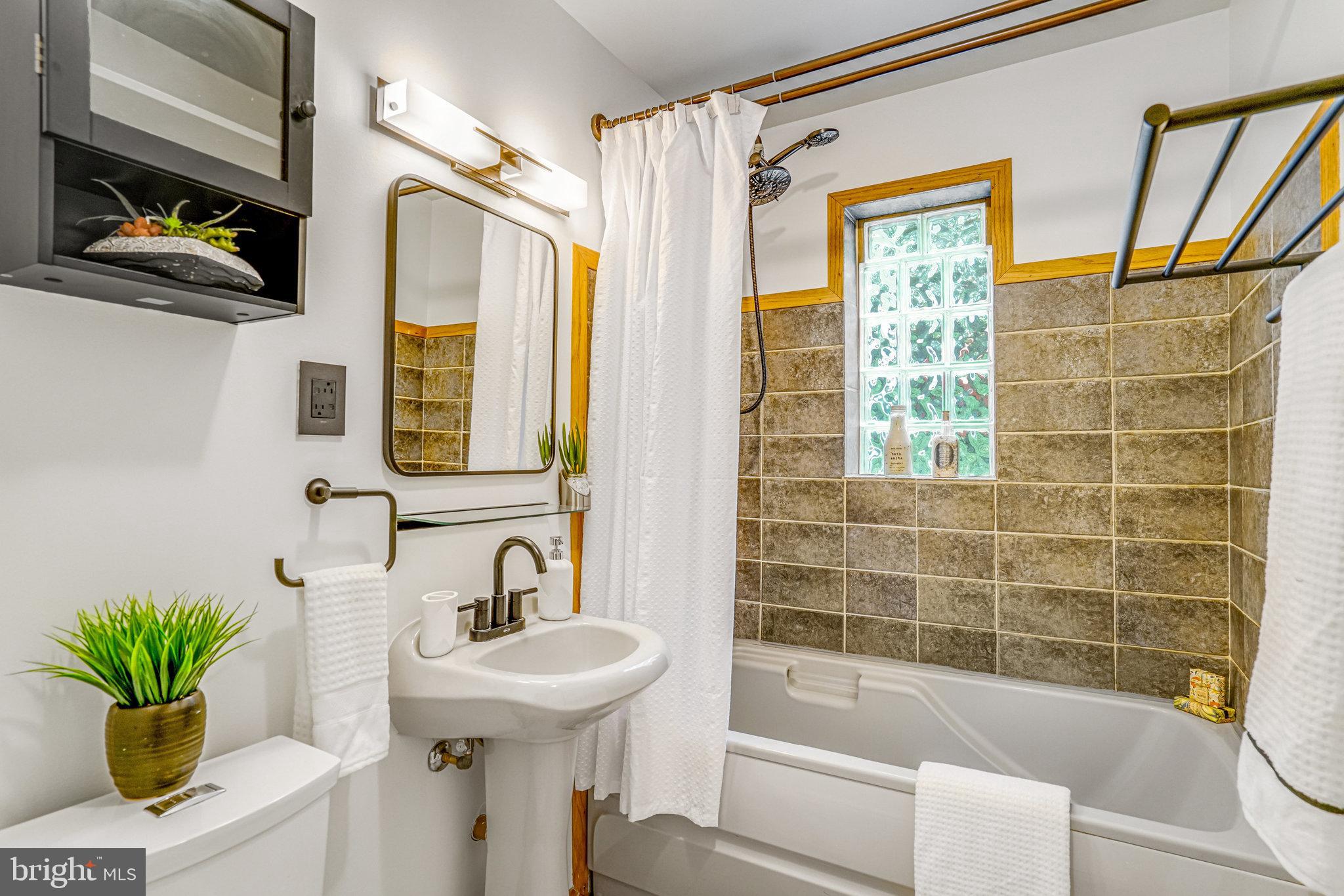 2005 S QUINCY STREET