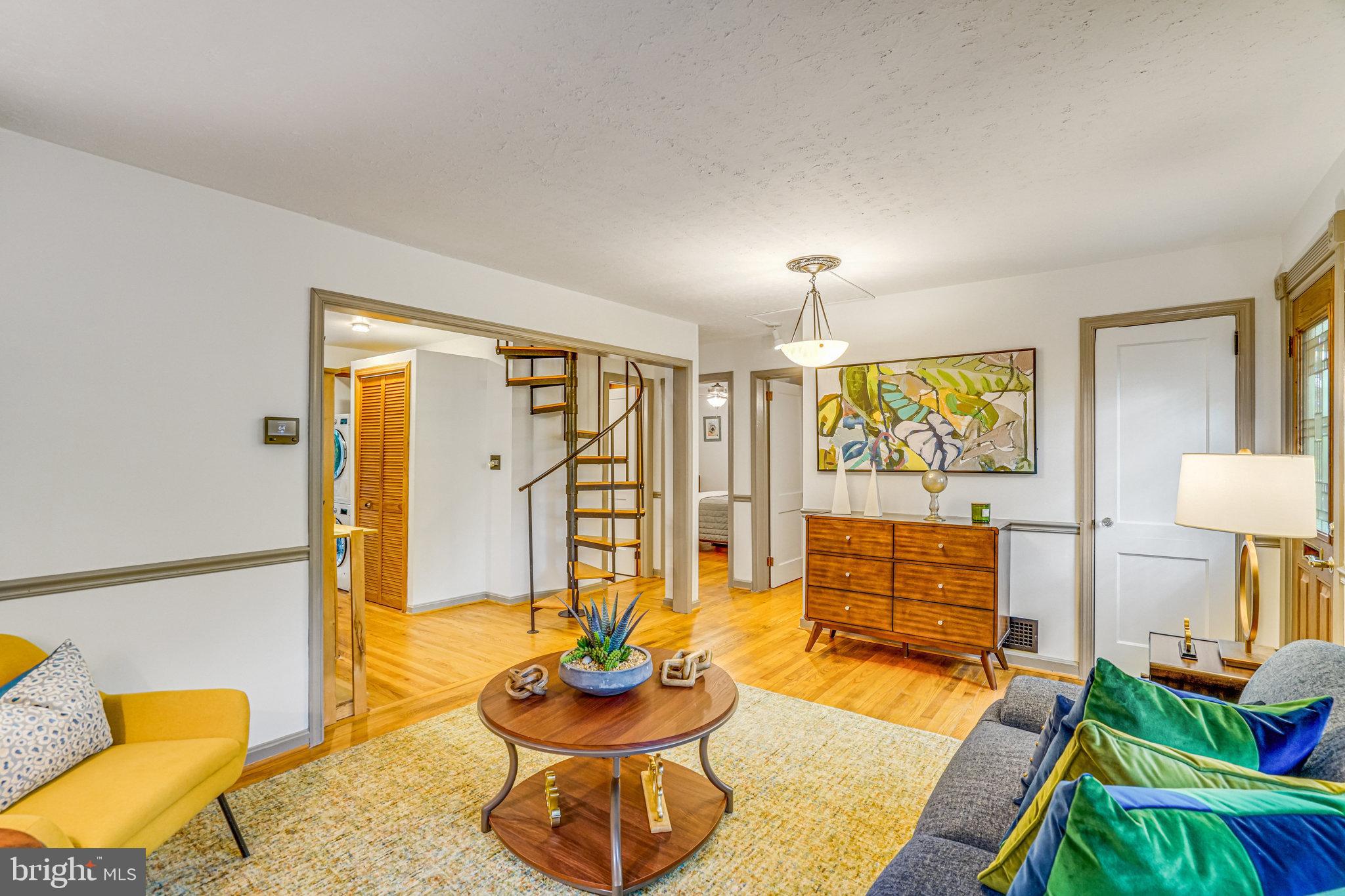 2005 S QUINCY STREET