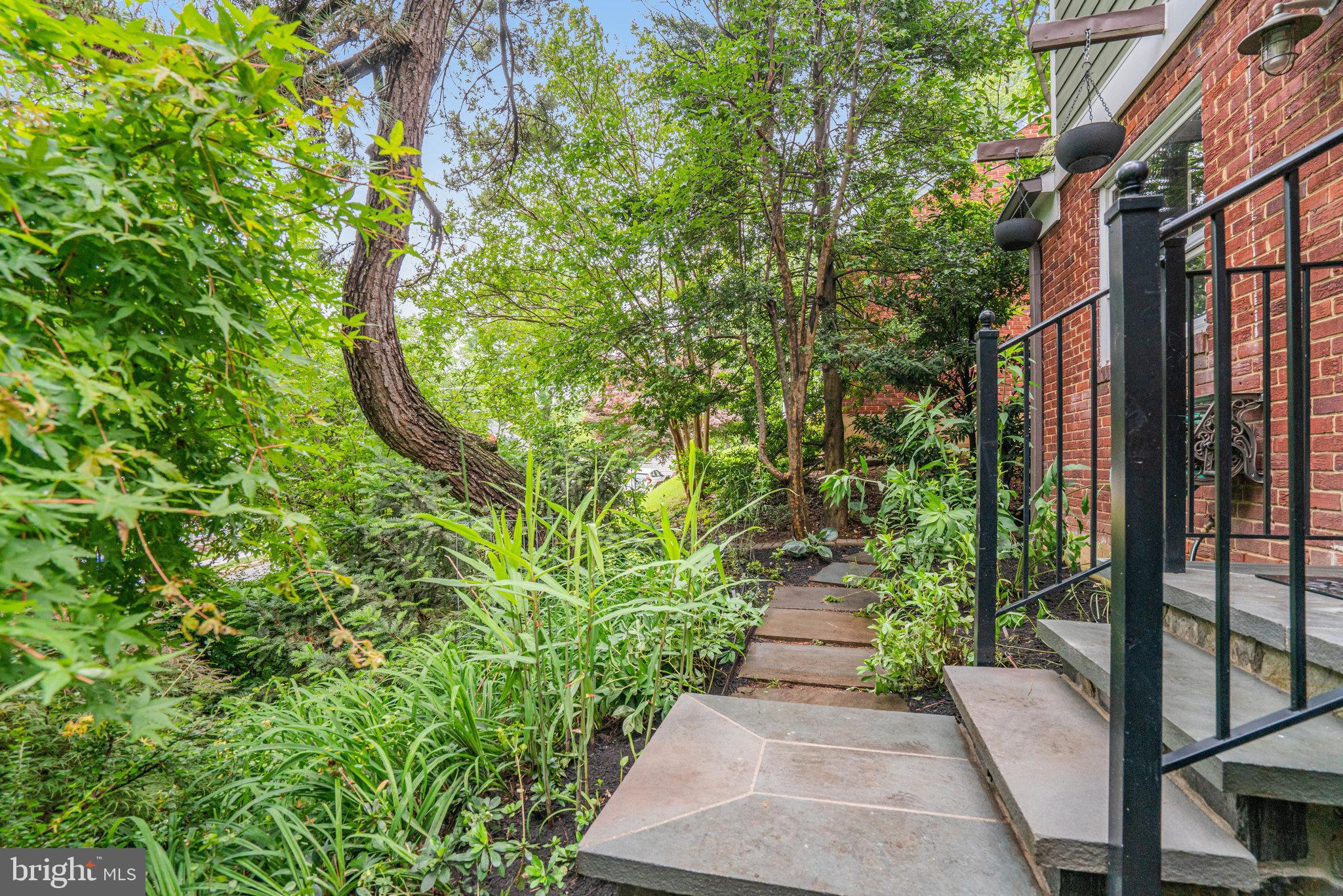 2005 S QUINCY STREET