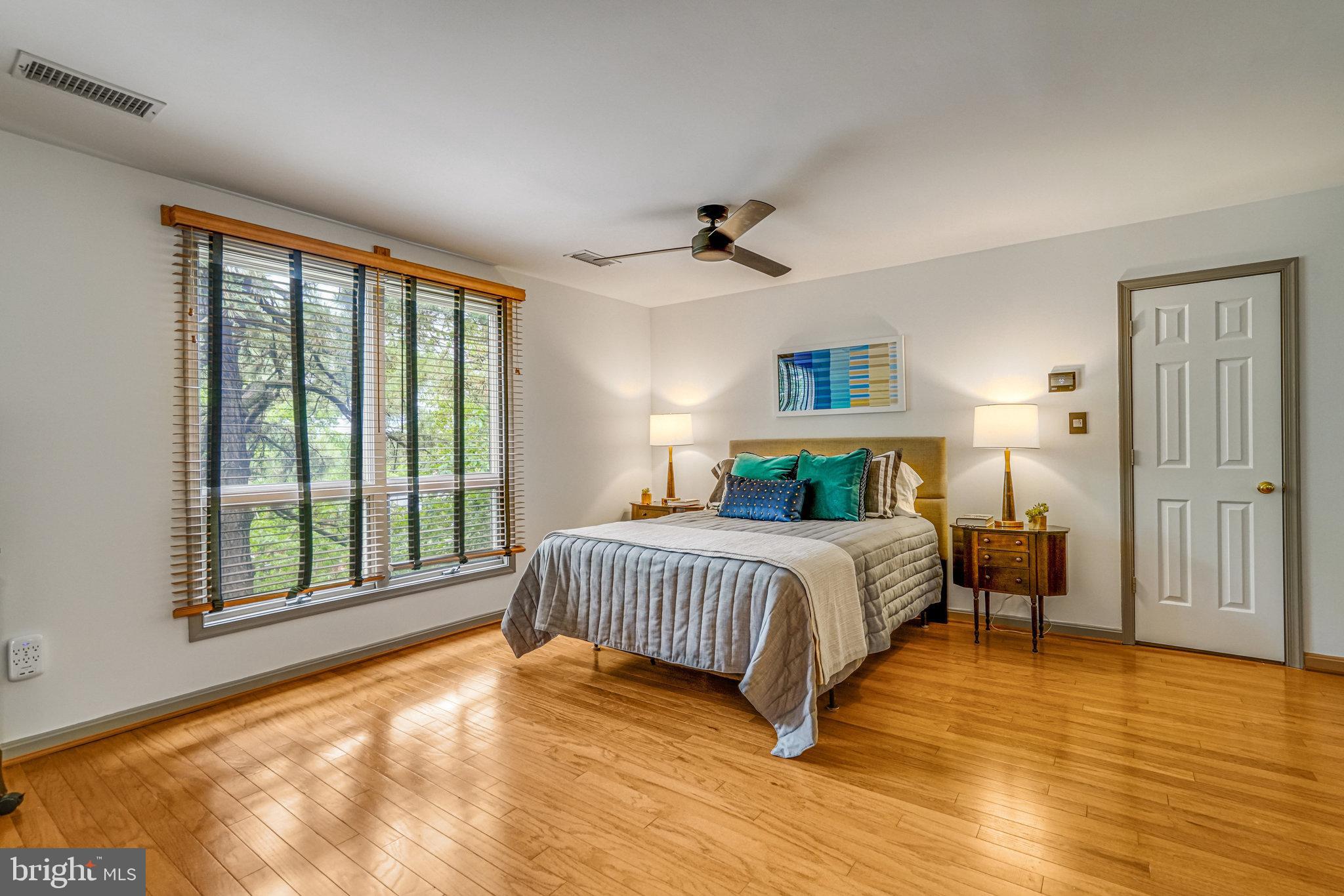 2005 S QUINCY STREET