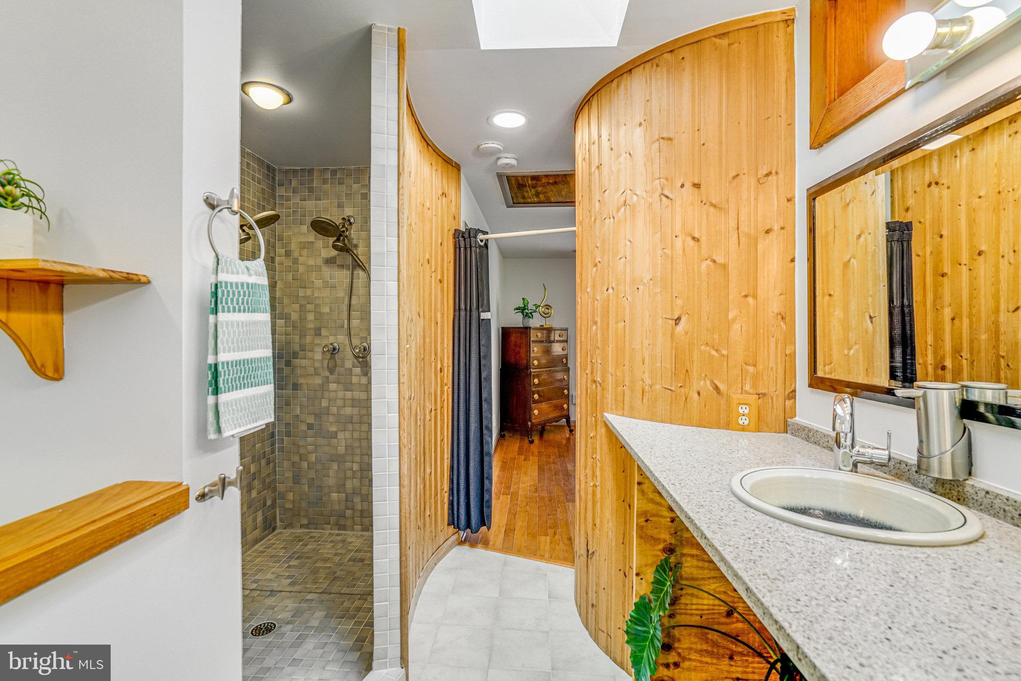 2005 S QUINCY STREET