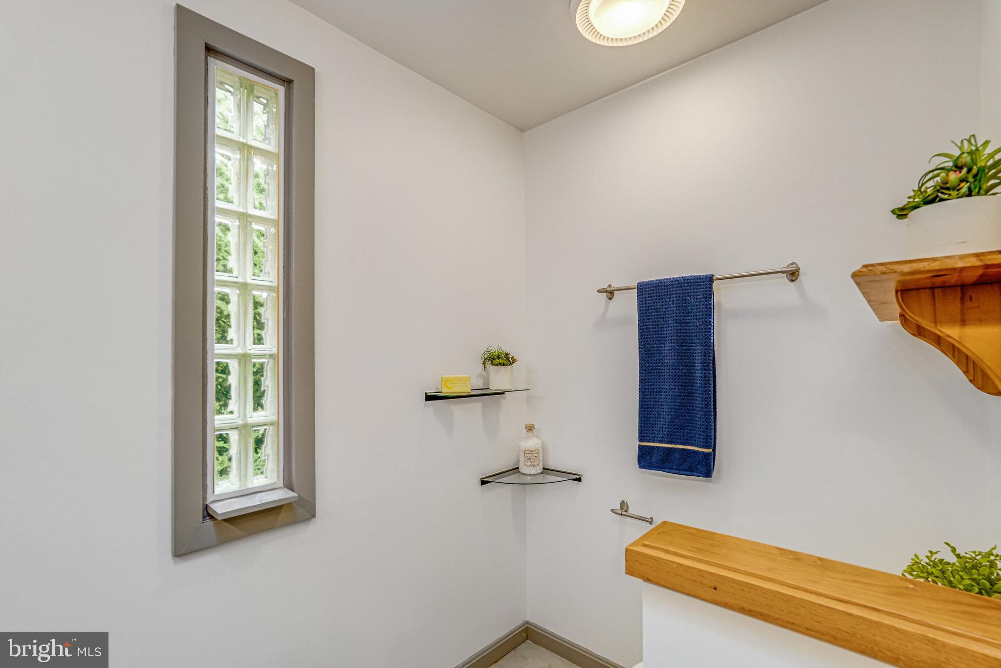 2005 S QUINCY STREET