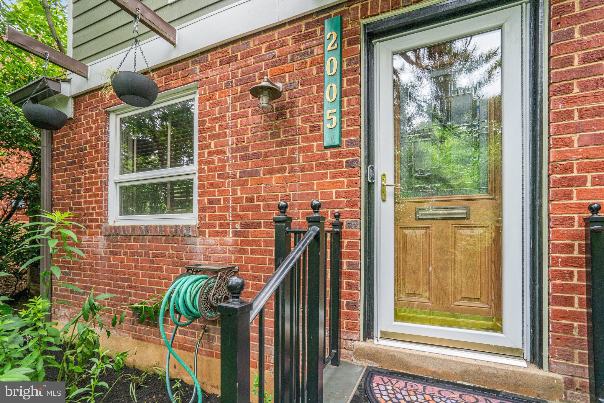 2005 S QUINCY STREET