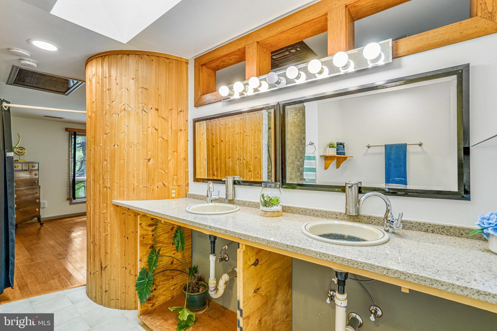 2005 S QUINCY STREET