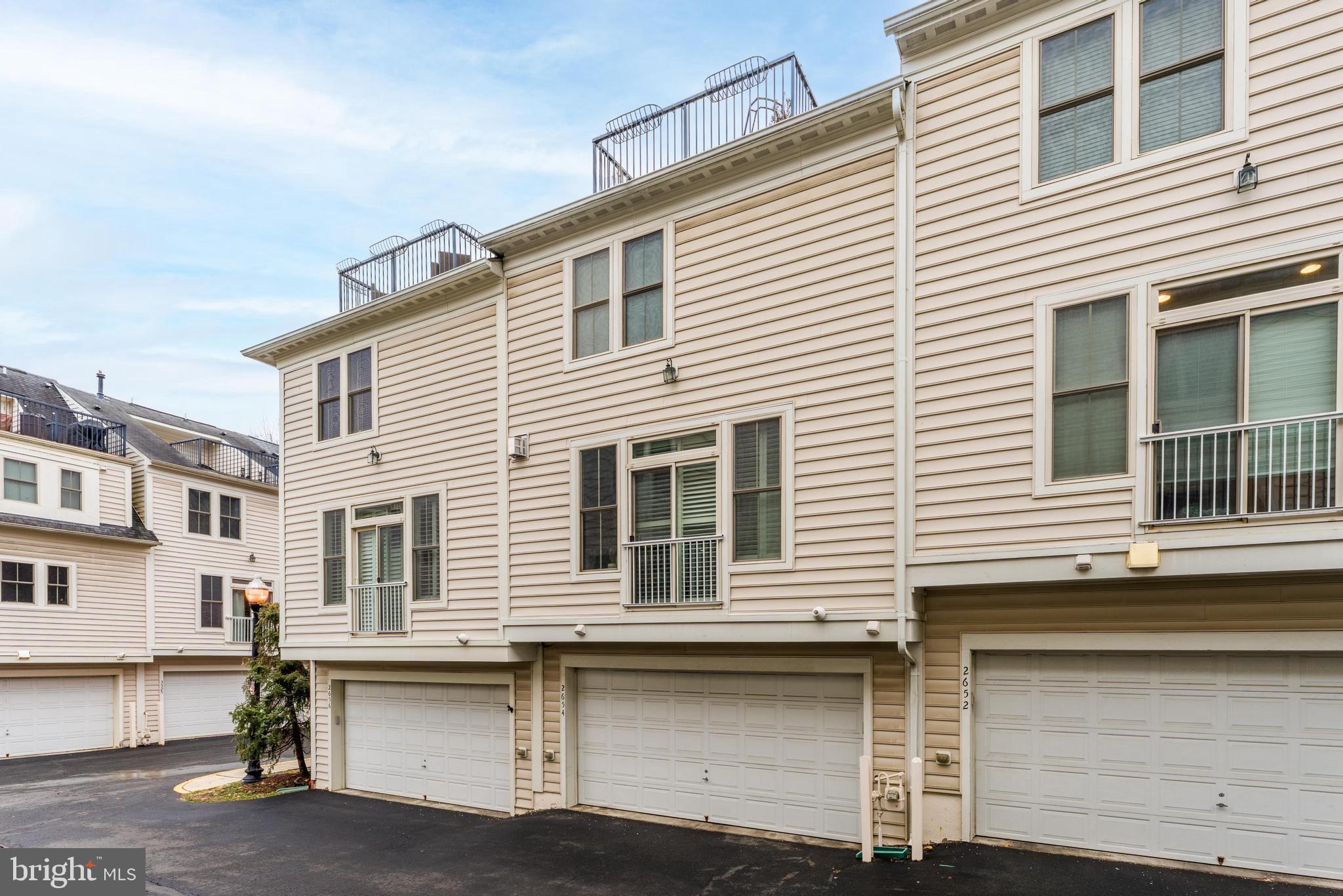 2654 S KENMORE COURT