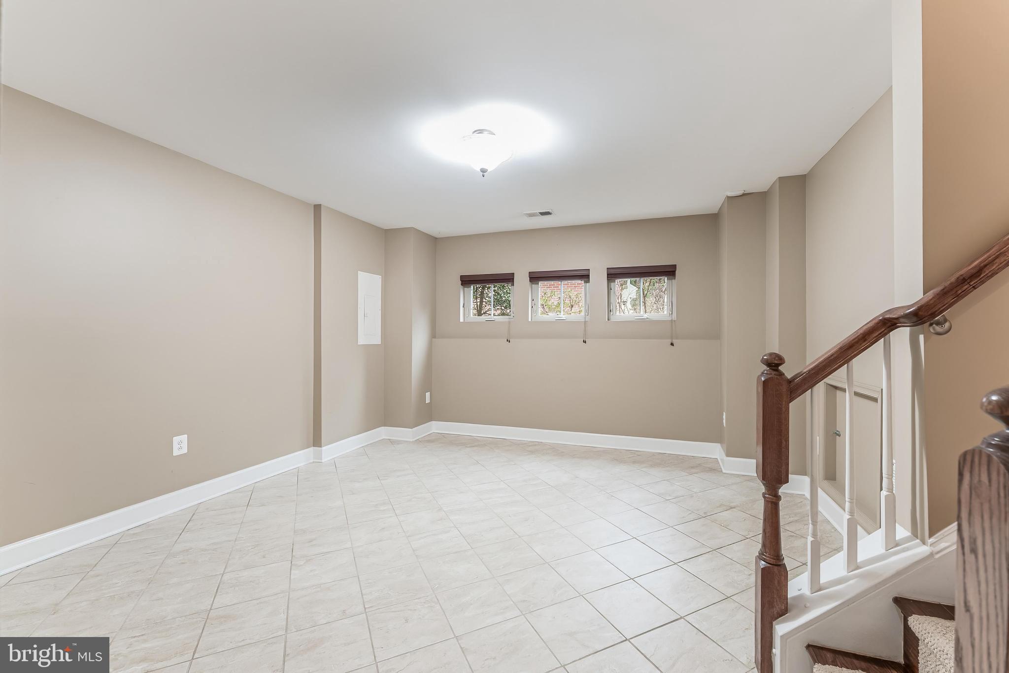 2654 S KENMORE COURT