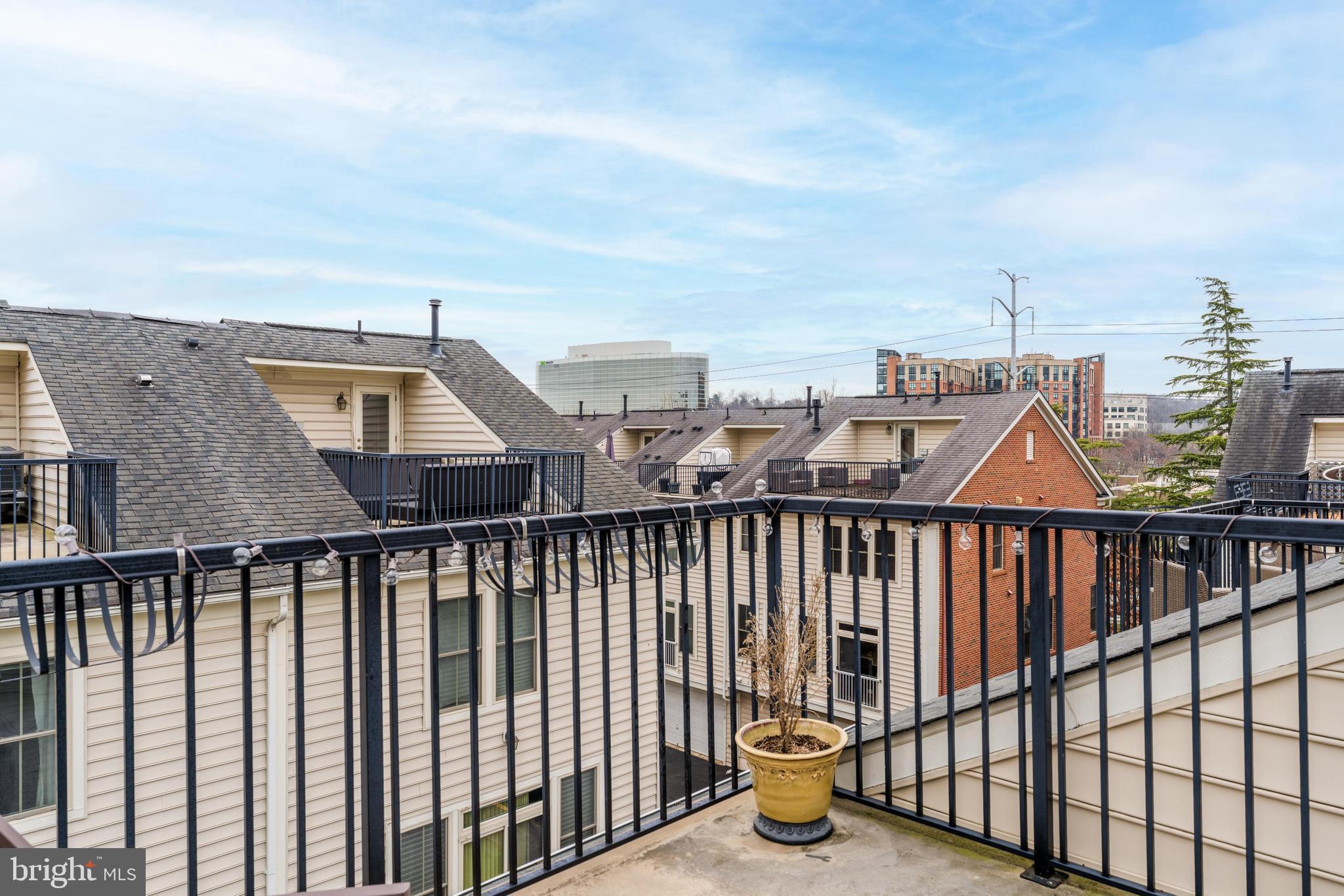 2654 S KENMORE COURT