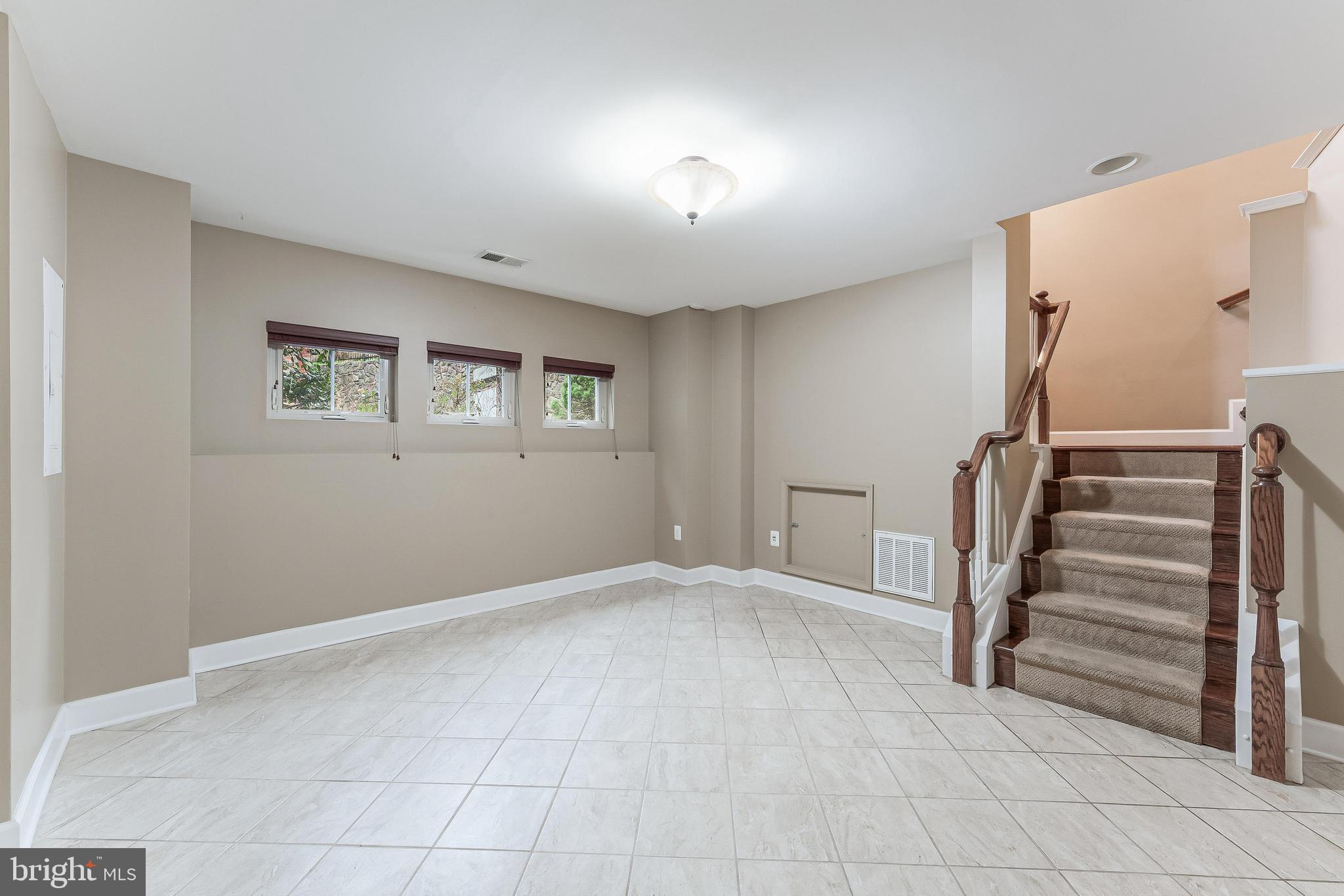 2654 S KENMORE COURT